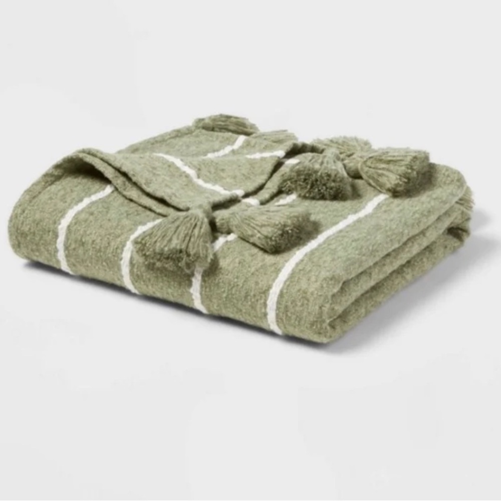 THRESHOLD Tasseled Boucle Bed Throw,